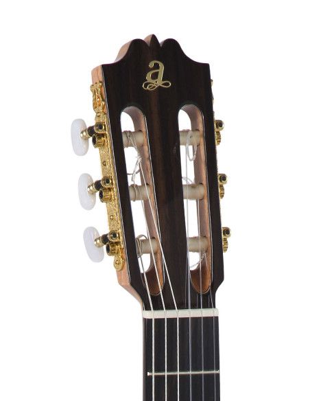 Guitarra clásica Admira A15 serie artesanía + funda 20 mm