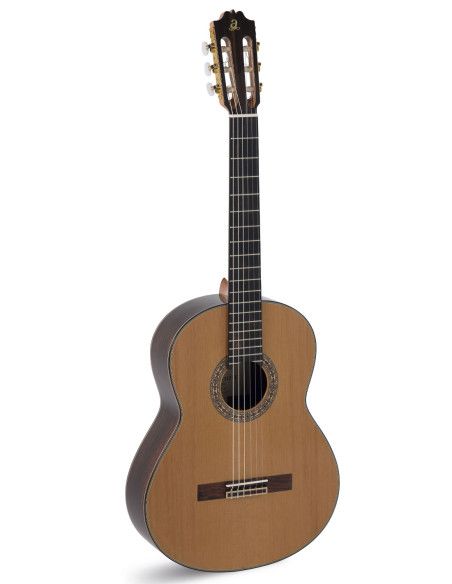Guitarra clásica Admira A15 serie artesanía + funda 20 mm