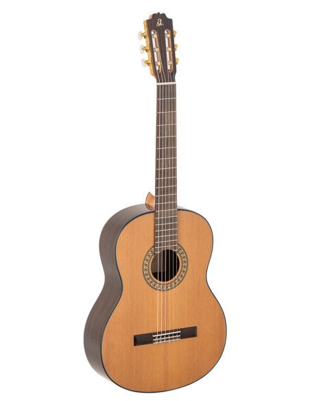 Guitarra clásica Admira A6. Serie Artesanía + funda 15 mm