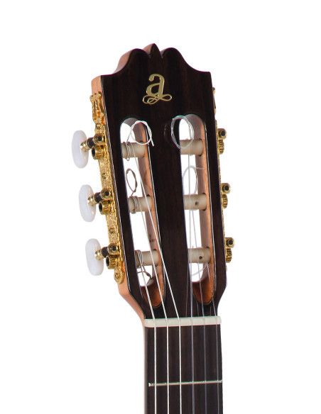 Guitarra clásica Admira A10 serie Artesanía + funda 20 mm