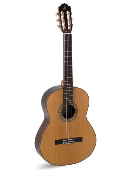 Guitarra clásica Admira A10 serie Artesanía + funda 20 mm