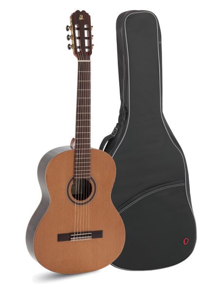 Guitarra clásica Admira Virtuoso + funda 10 mm