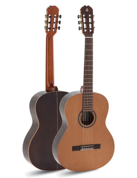 Guitarra clásica Admira Virtuoso + funda 10 mm