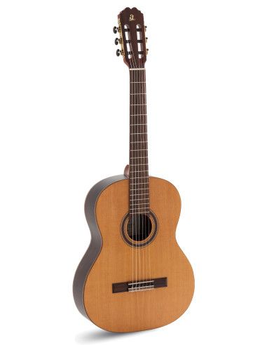 Guitarra clásica Admira Irene + funda 10 mm