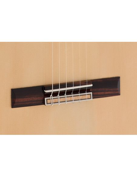 Guitarra flamenca Admira F4 serie Artesanía + funda acolchada